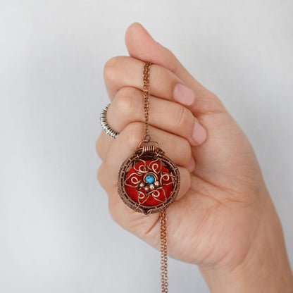 2 in 1 Handmade Scented Copper Pendant Necklace Wearable Essential Oil Fragrance Scented Jewelry with Lava Stone and Diffuser Pad Aromatherapy Pendant Perfume Necklace Scented Locket